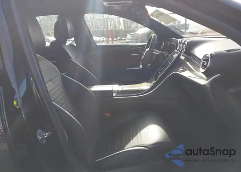 2022 Mercedes-Benz C 300 4Matic z USA, uszkodzony, nr VIN W1KAF4HB9NR048184